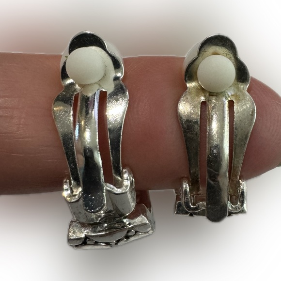 Vintage Clip On Earrings Pebble Engravings Textured Silver Tone Half Hoops - Picture 3 of 4